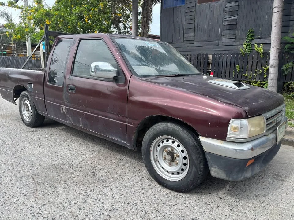 1995 Isuzu TFR III 2