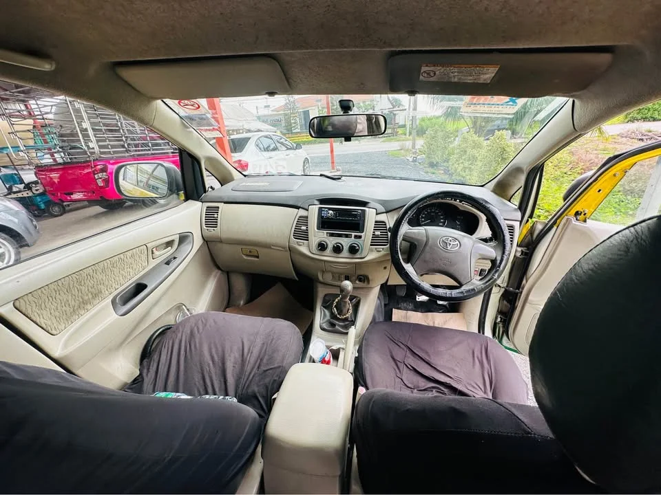 2013 Toyota Innova I 2