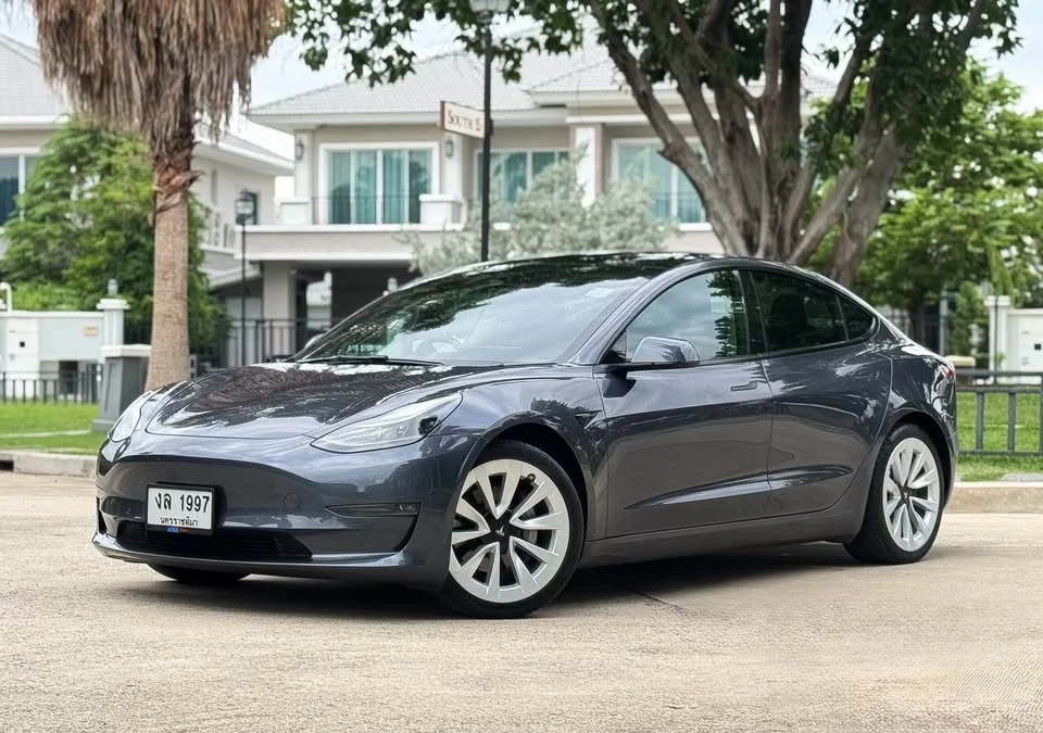 2023 Tesla Model 3 2