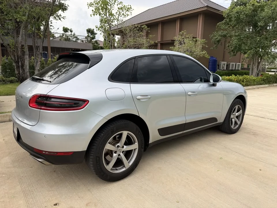 2016 Porsche Macan I 2