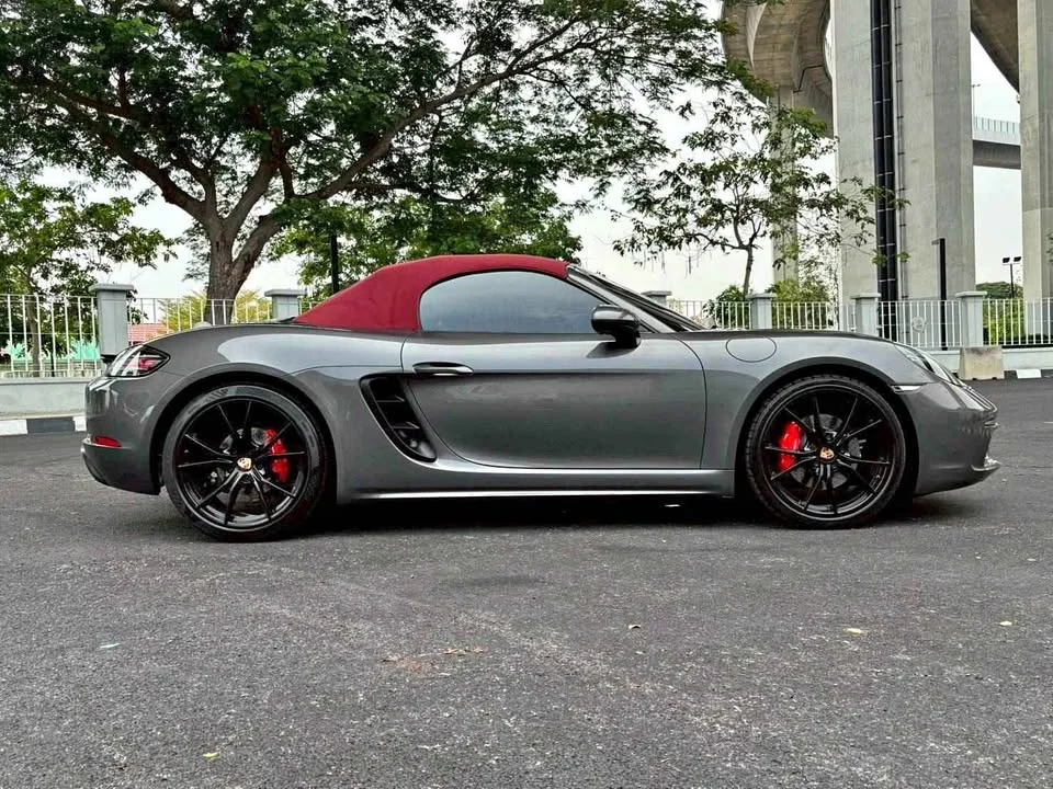 2018 Porsche 718 Boxster and Cayman IV 3