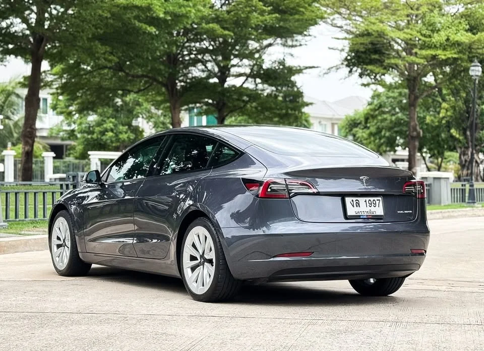 2023 Tesla Model 3 3