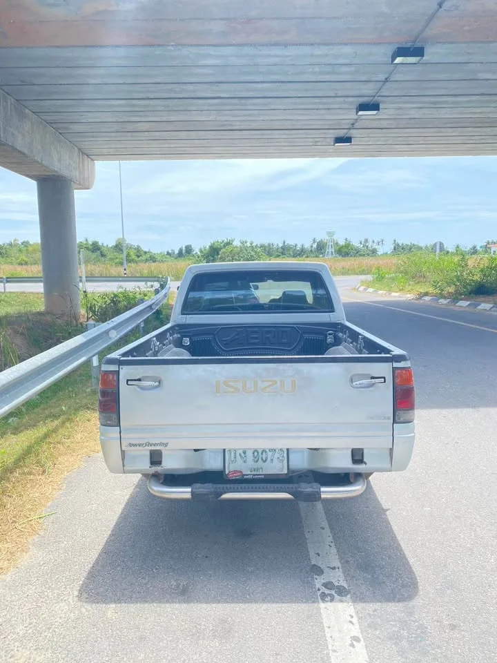 1997 Isuzu TFR III 3