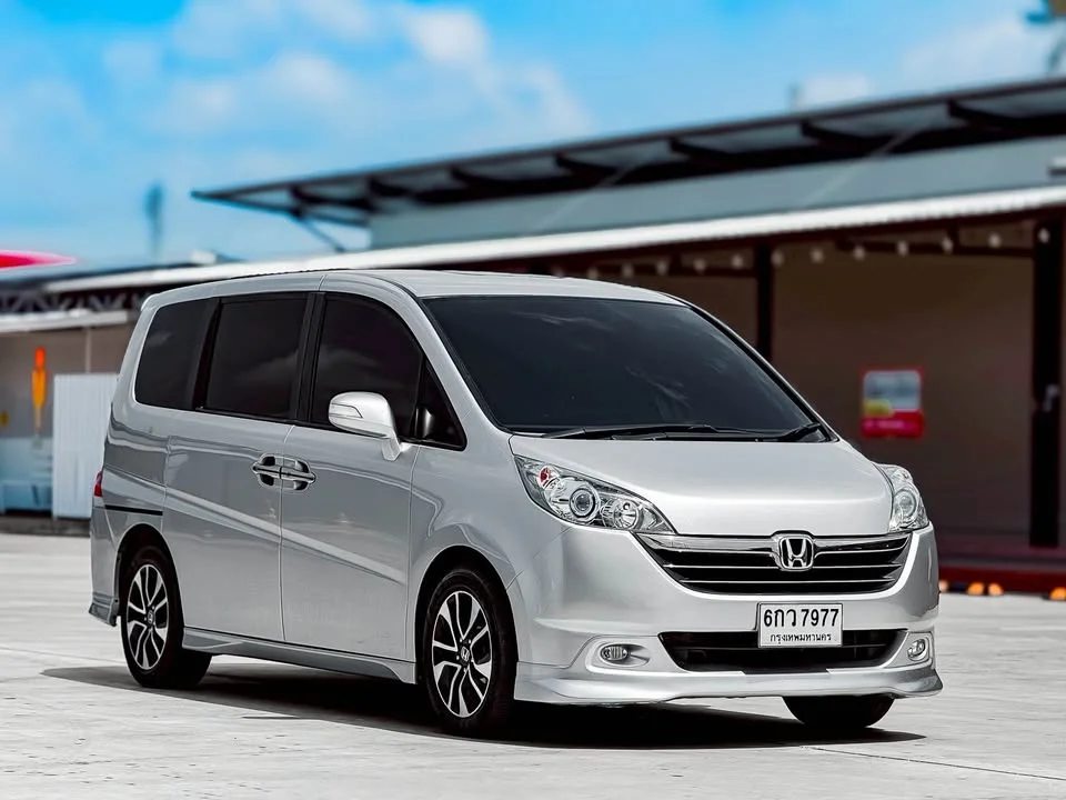 2009 Honda Stepwgn III 2