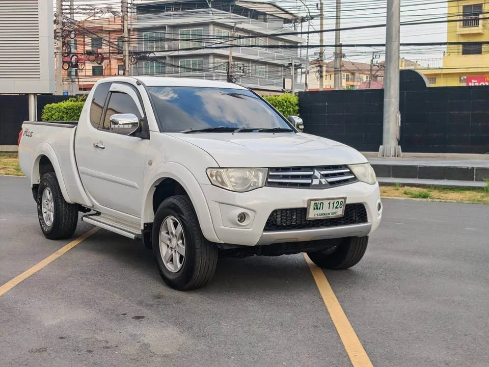 2012 Mitsubishi Triton IV 2