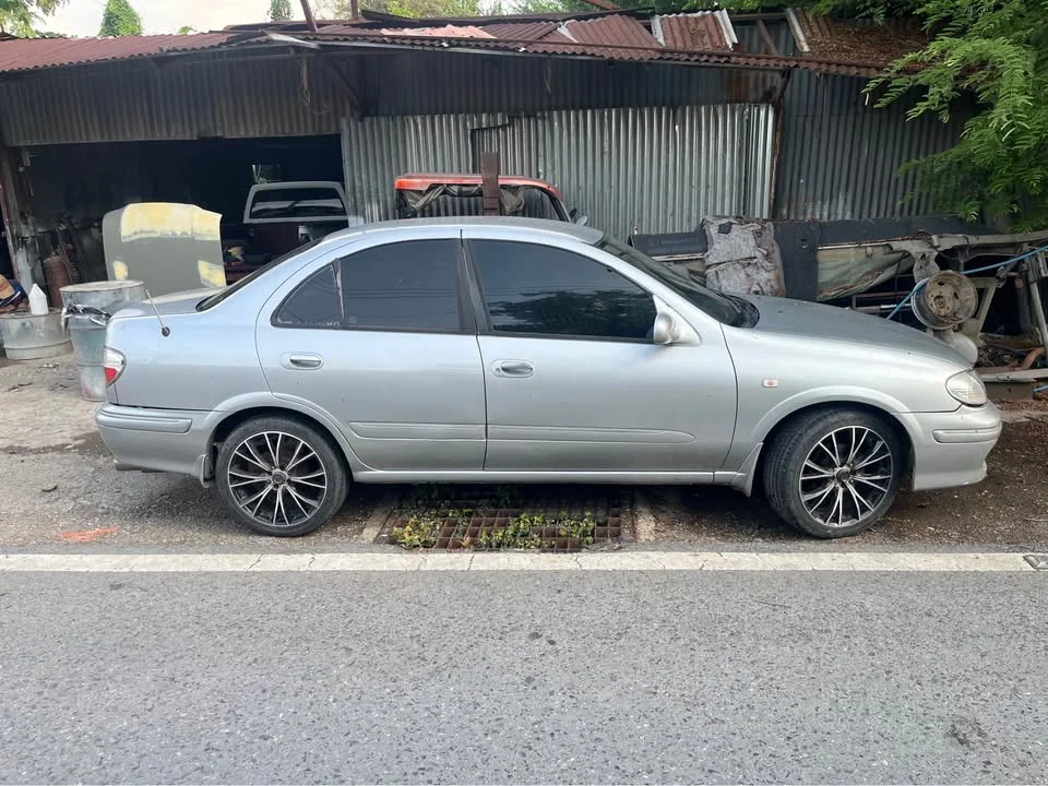 2002 Nissan Sunny N16 3