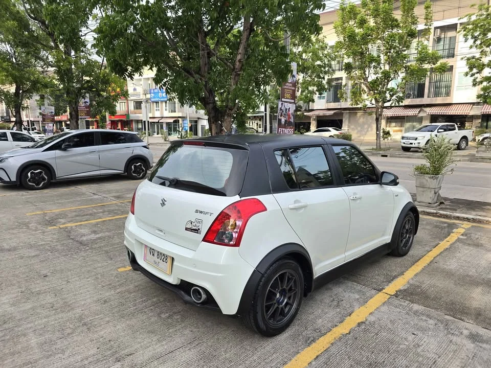 2011 Suzuki Swift I 3
