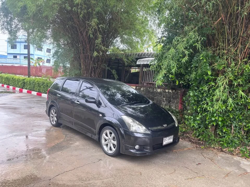 2004 Toyota Wish I 2