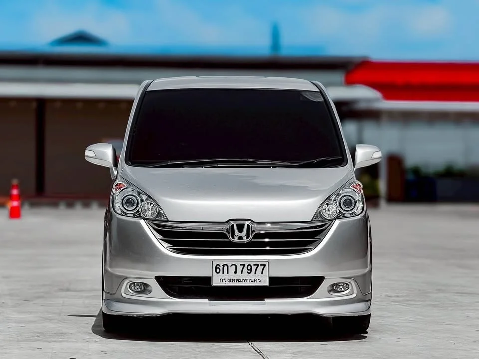 2009 Honda Stepwgn III 2
