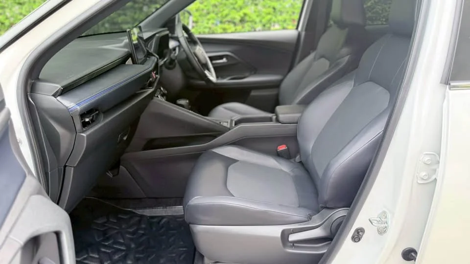 2025 Toyota Yaris Cross AC200 2