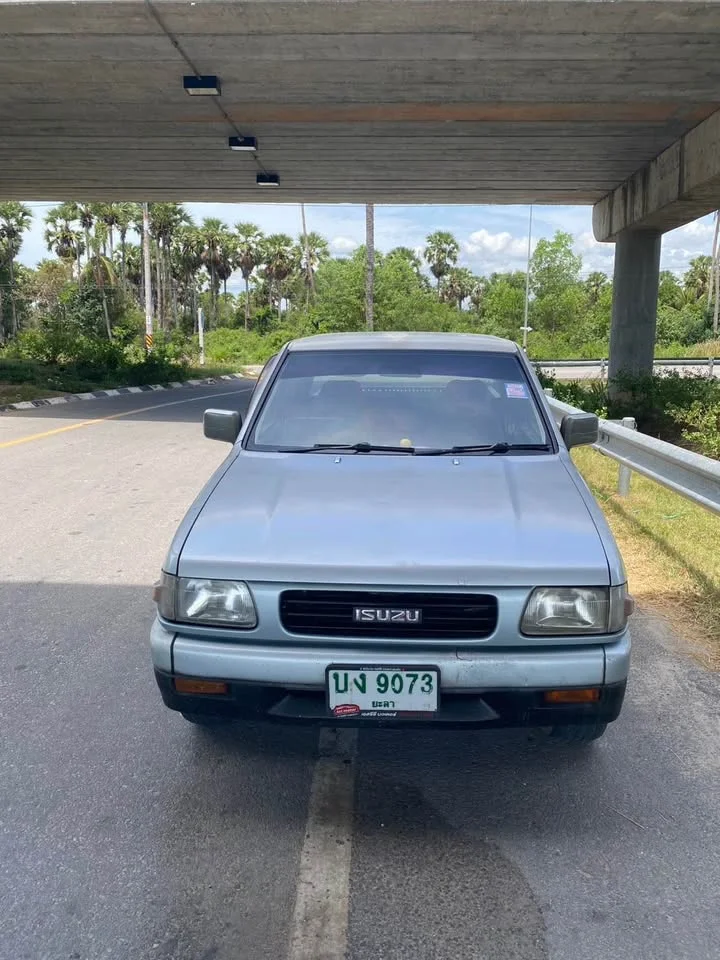 1997 Isuzu TFR III 2