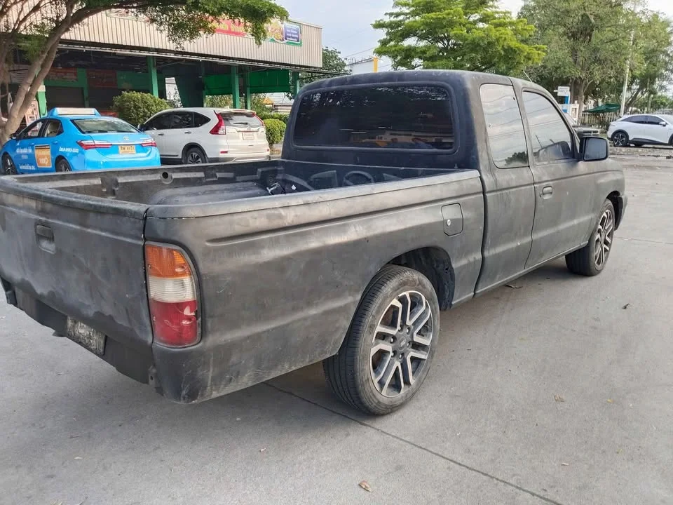 1998 Mazda 2500 Fighter V 3