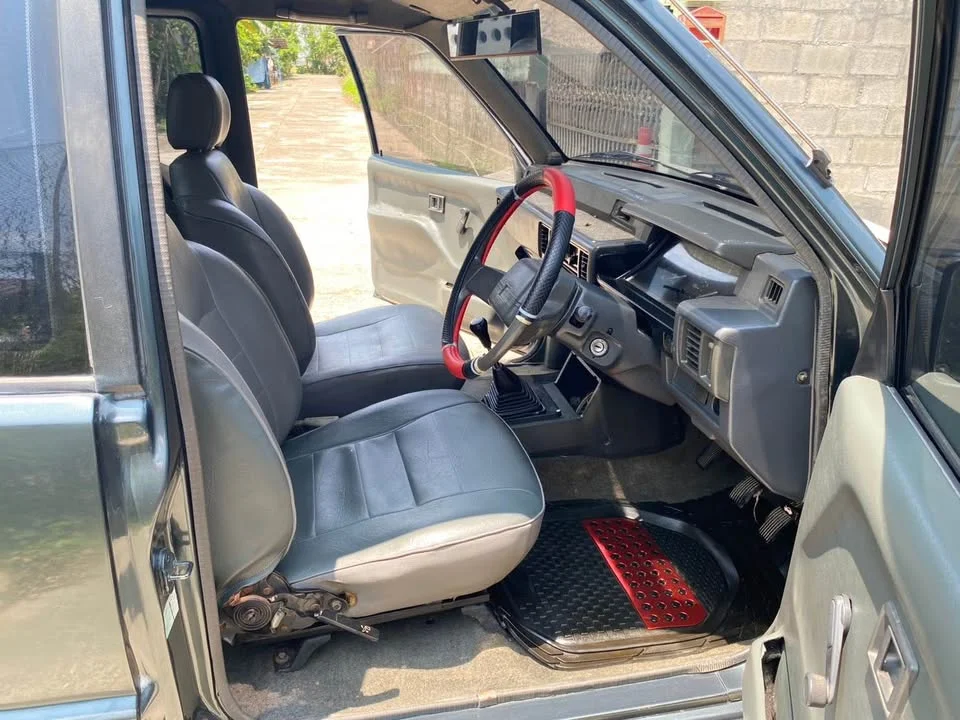 1995 Mitsubishi Triton II 3