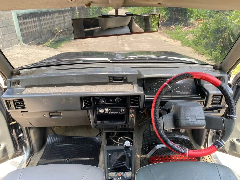 1995 Mitsubishi Triton II 2