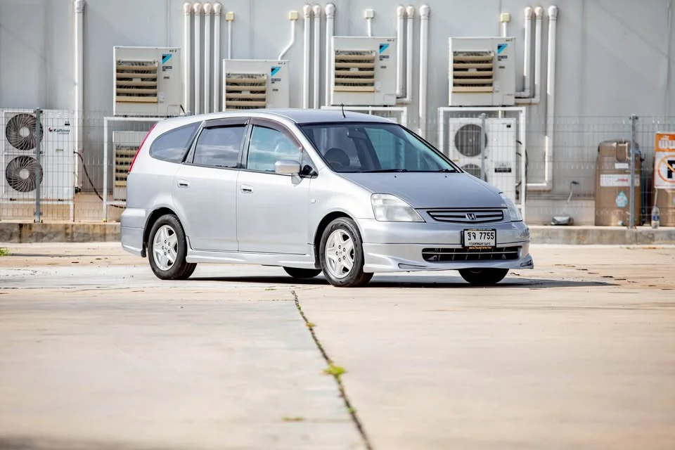 2004 Honda Stream I 3