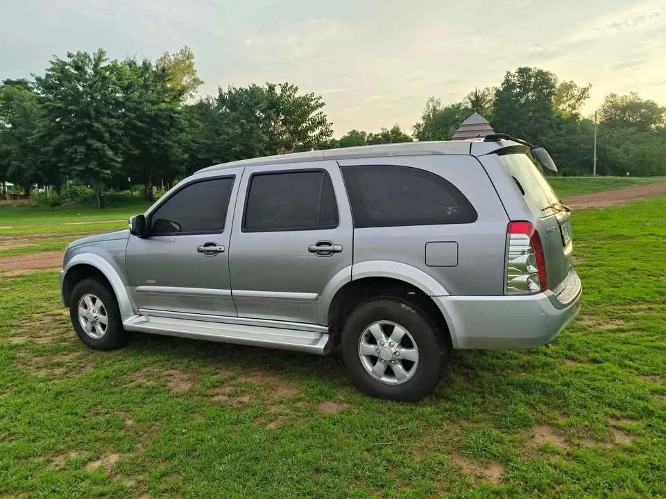 2005 Isuzu MU-7 2