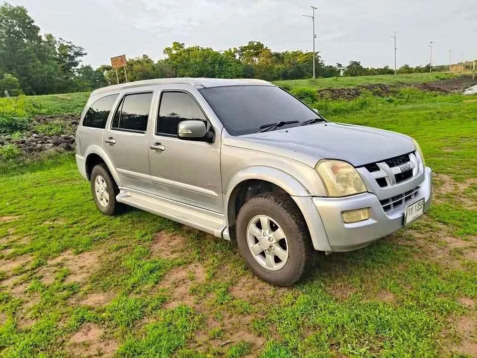 2005 Isuzu MU-7 3