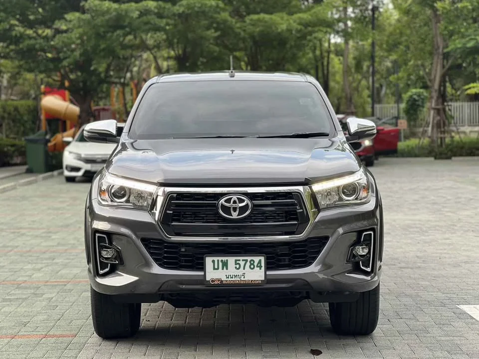 2019 Toyota Hilux VIII 2