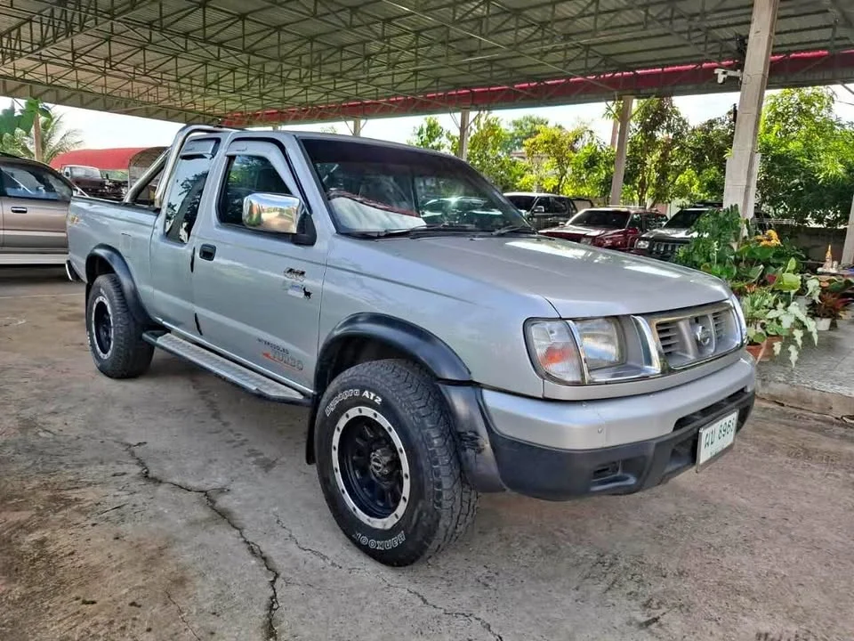 1999 Nissan Frontier I 3