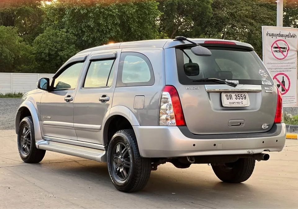 2005 Isuzu MU-7 2