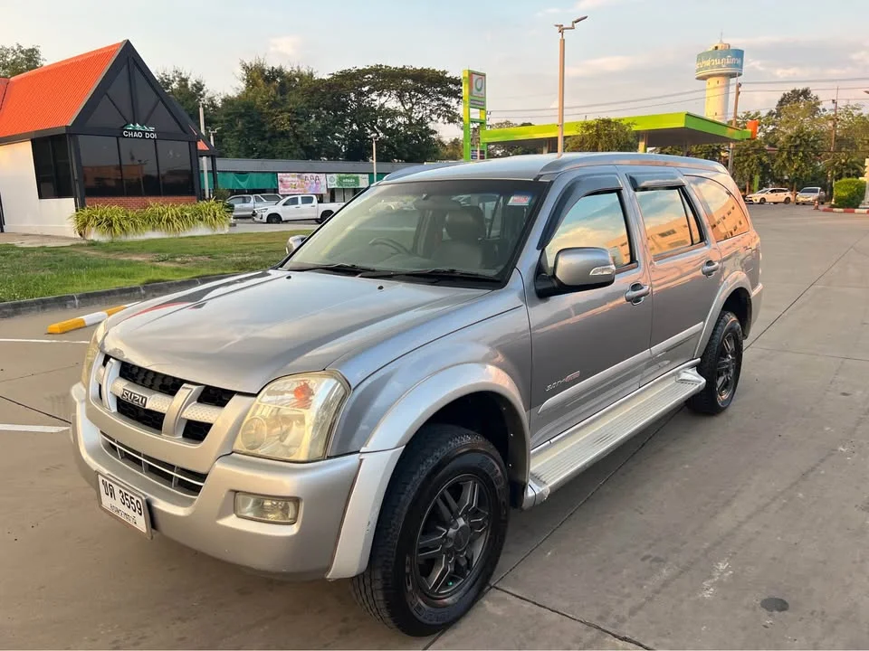 2005 Isuzu MU-7 3