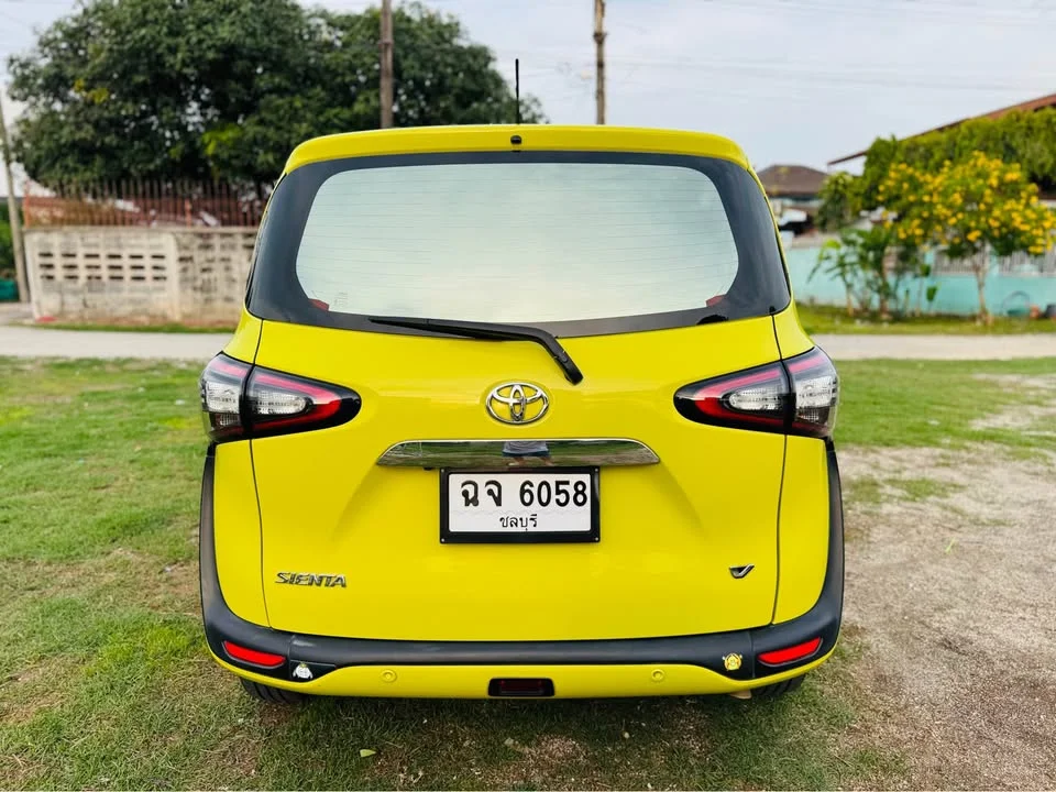 2019 Toyota Sienta II 2