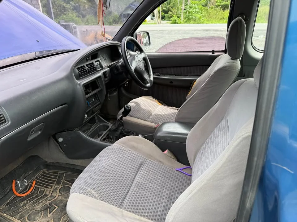 2000 Mazda 2500 Fighter V 3
