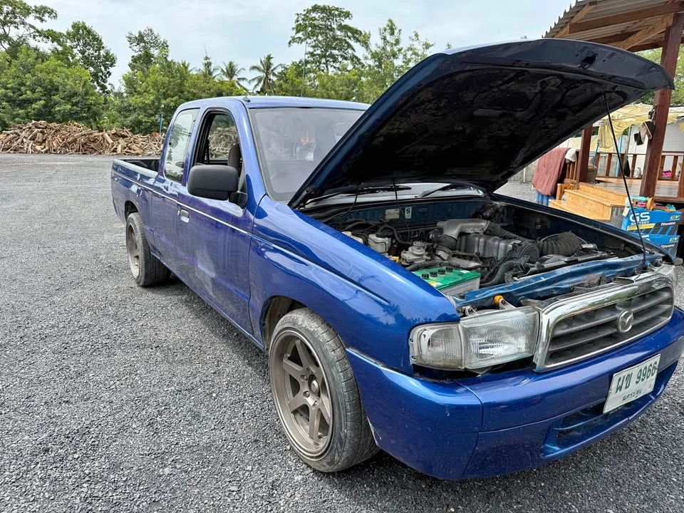 2000 Mazda 2500 Fighter V 2