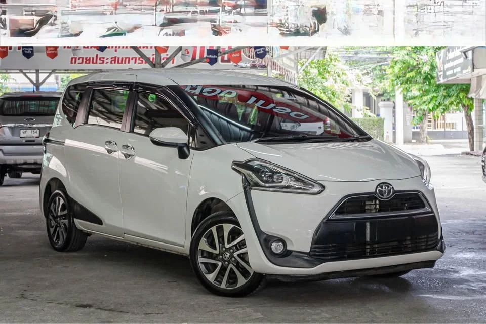2017 Toyota Sienta II 3