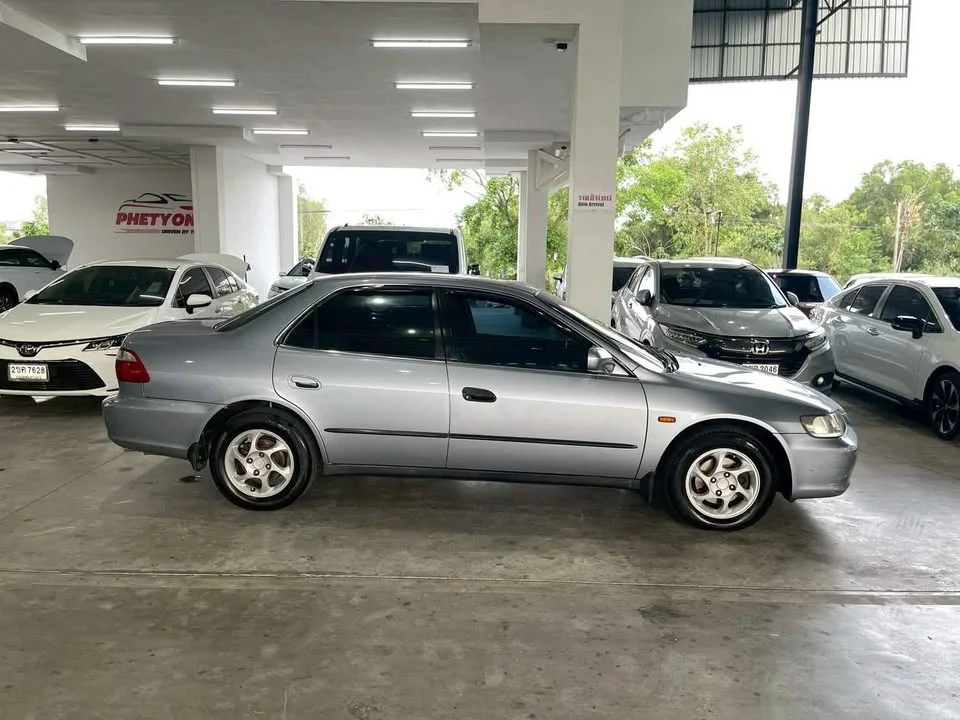 1998 Honda Accord VI 3