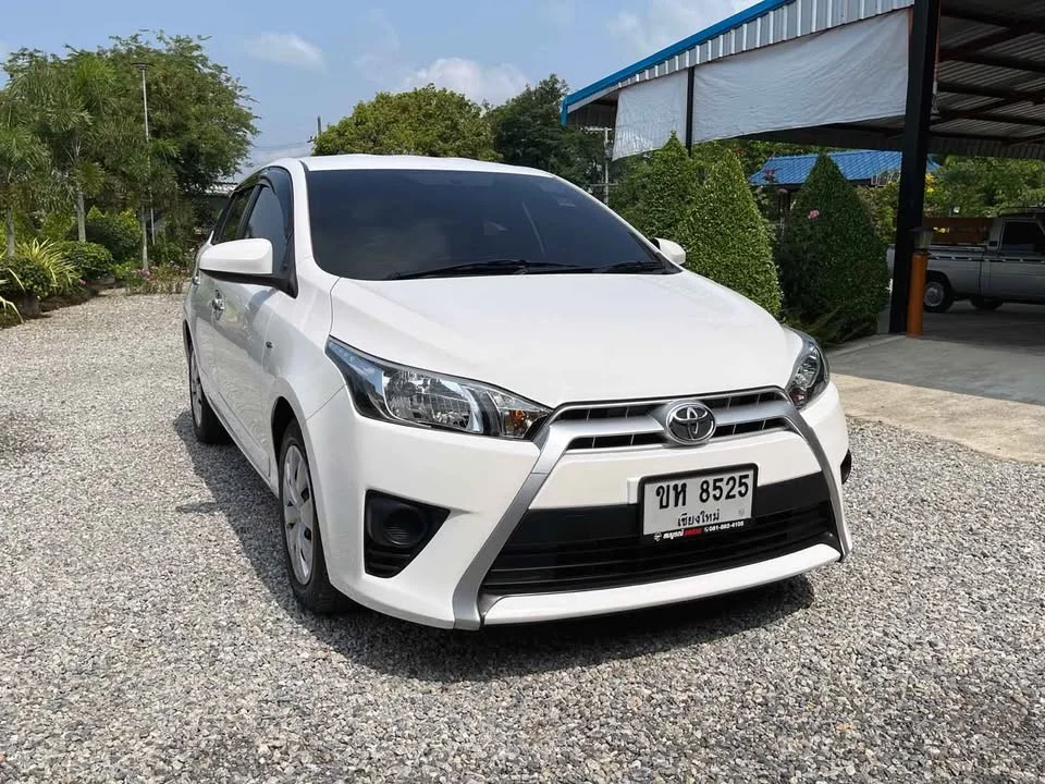2015 Toyota Yaris III 2