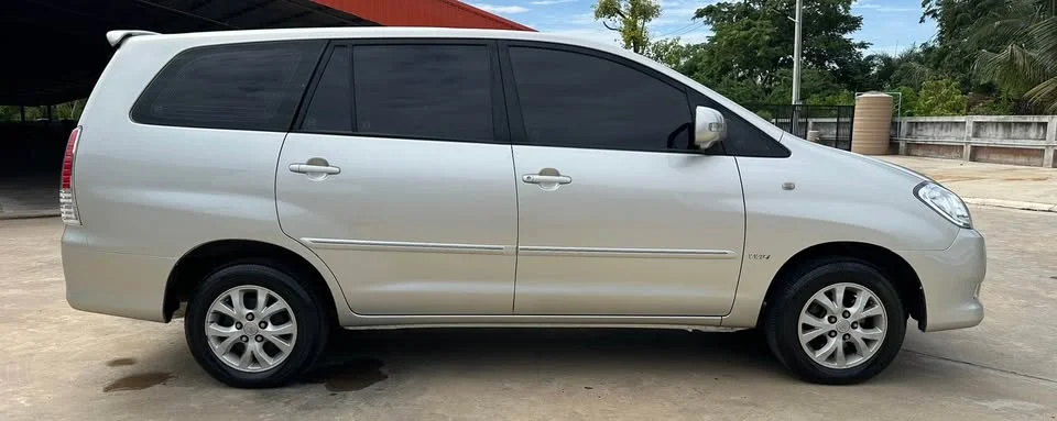 2010 Toyota Innova I 2