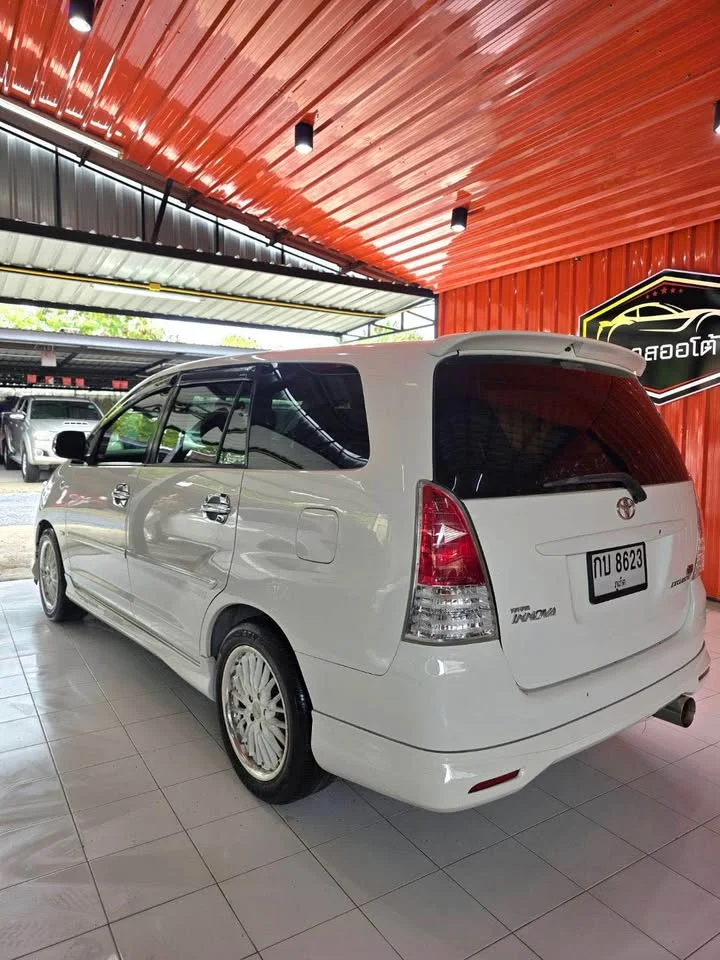 2011 Toyota Innova I 2