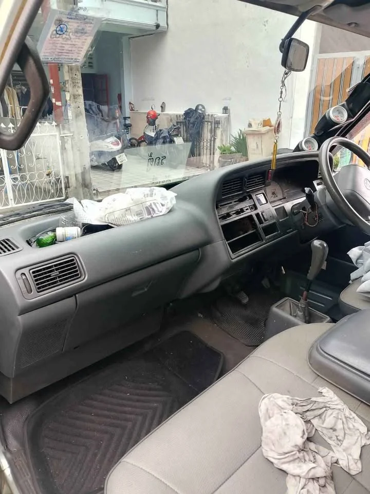 2003 Toyota Commuter IV (H100) 2