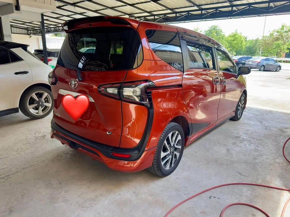 2017 Toyota Sienta II 3