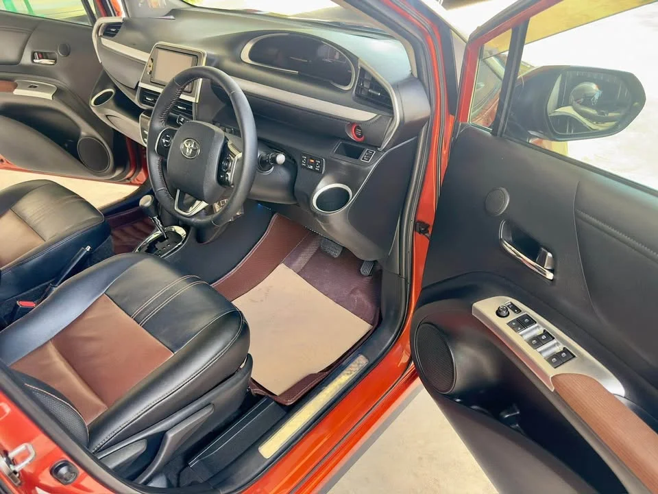2017 Toyota Sienta II 2