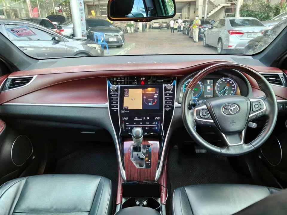 2014 Toyota Harrier III 2