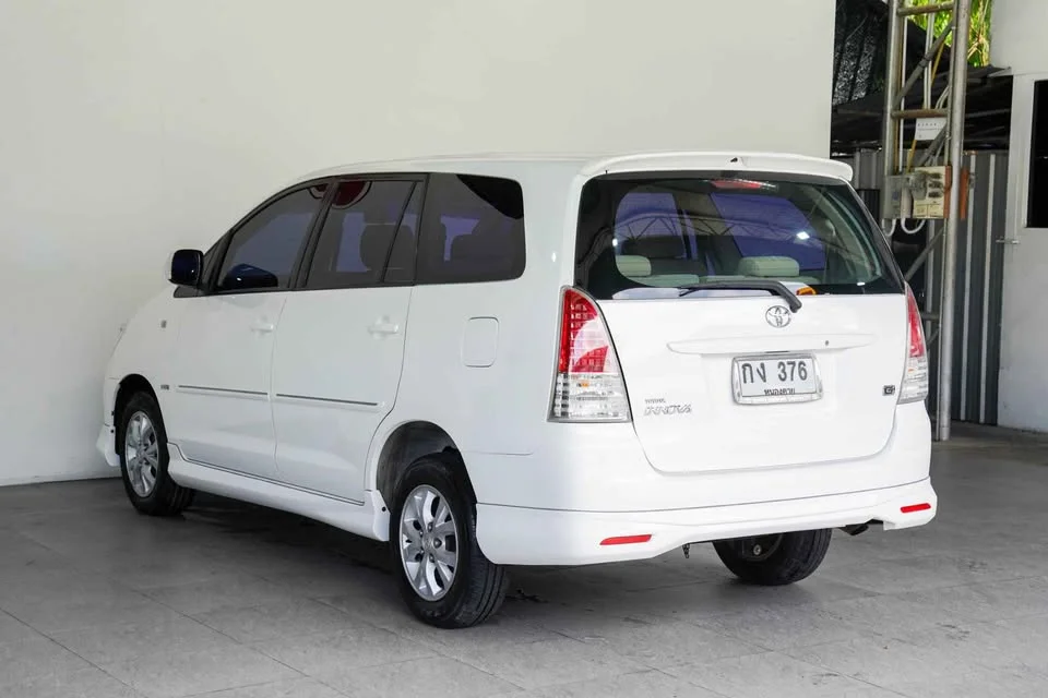 2011 Toyota Innova I 3