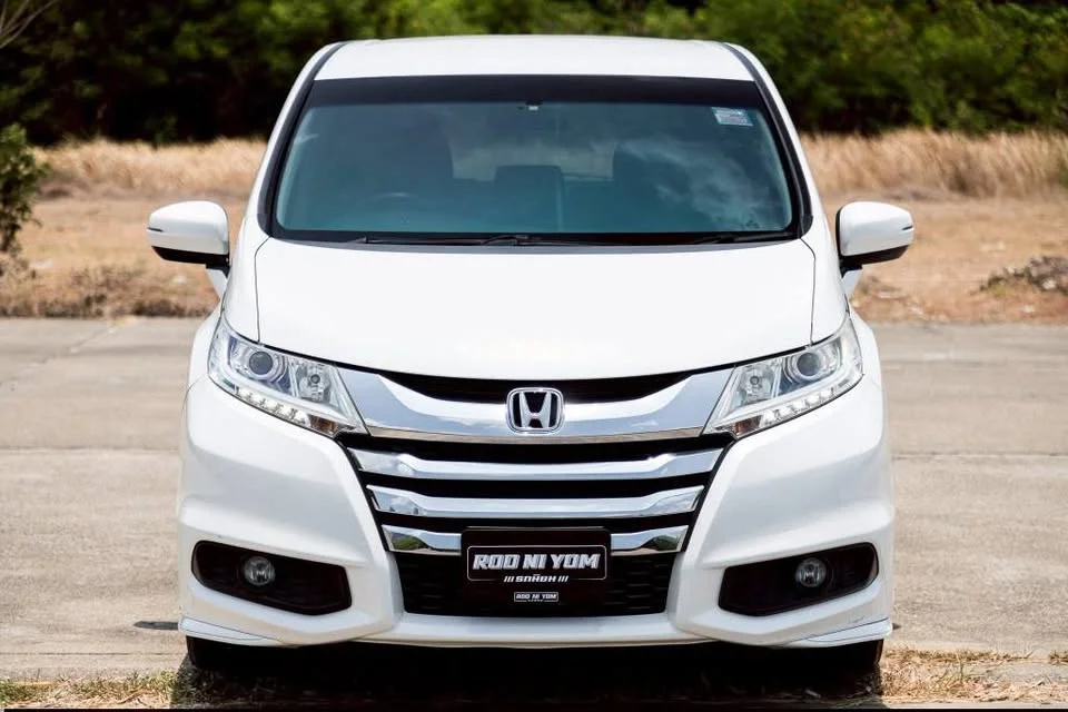 2015 Honda Odyssey V 2