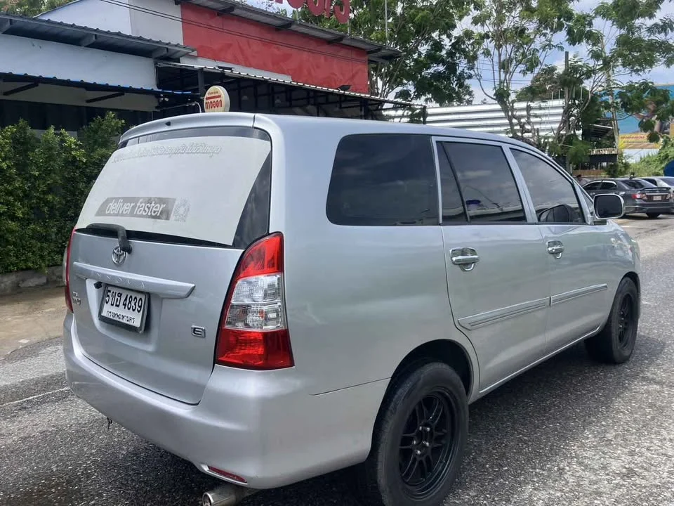 2012 Toyota Innova I 3