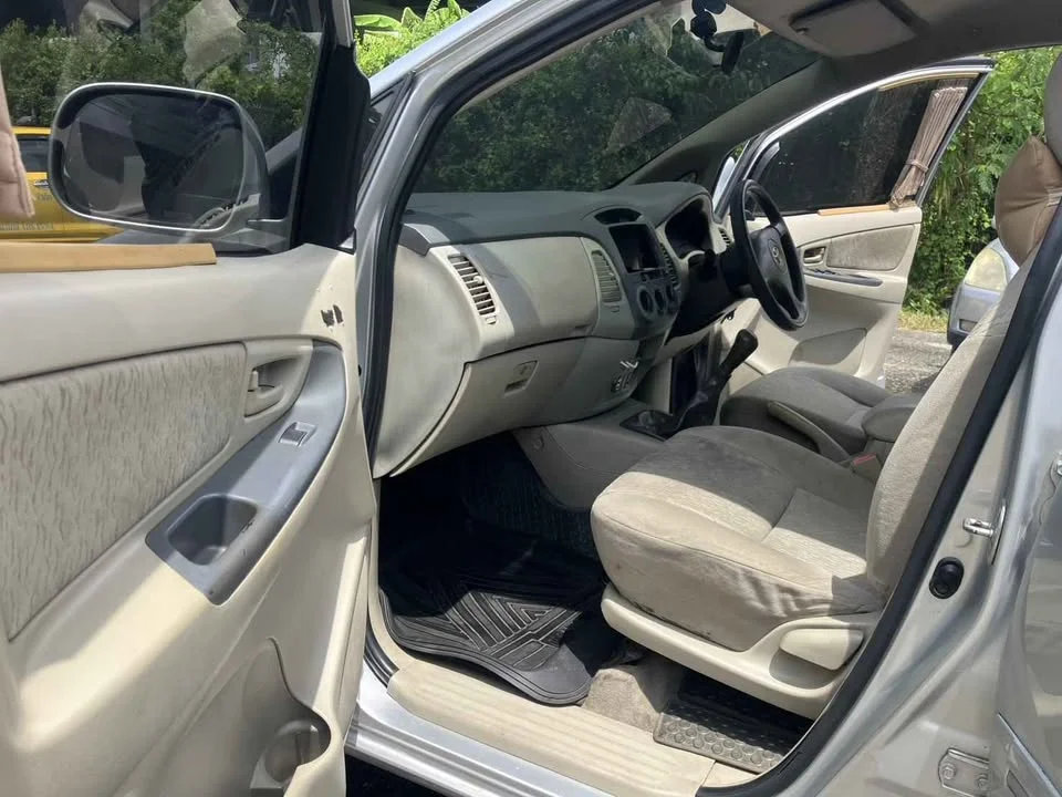 2012 Toyota Innova I 2