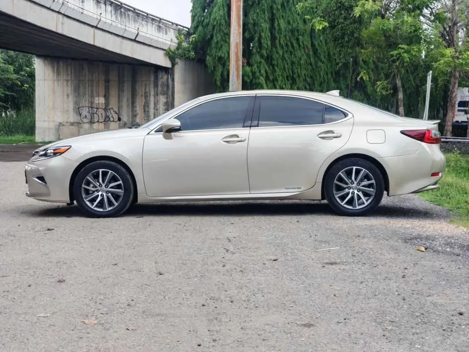 2016 Lexus ES VI 3
