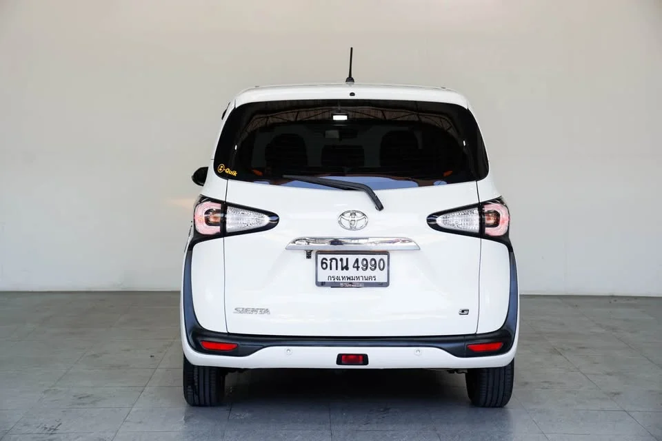 2017 Toyota Sienta II 3