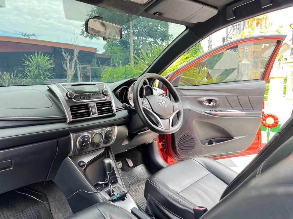 2015 Toyota Yaris III 2
