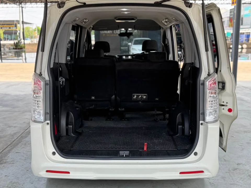 2012 Honda Stepwgn IV 2