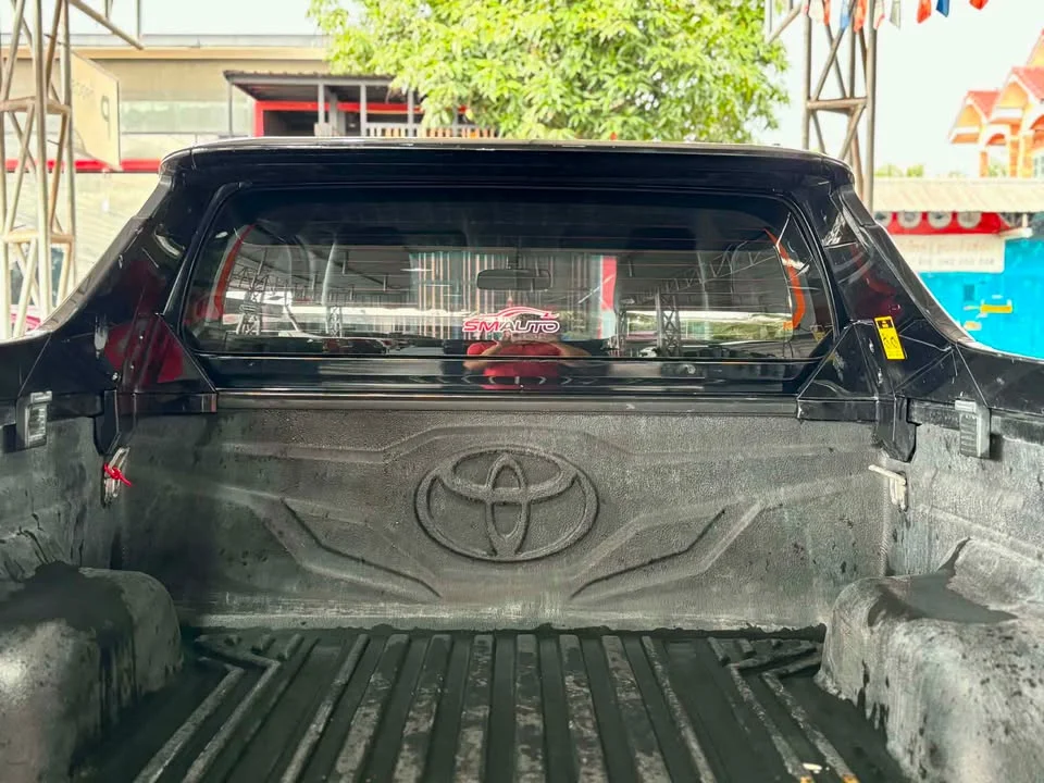 2016 Toyota Hilux VIII 2