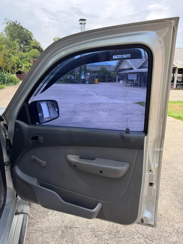 2003 Mazda 2500 Fighter V 2