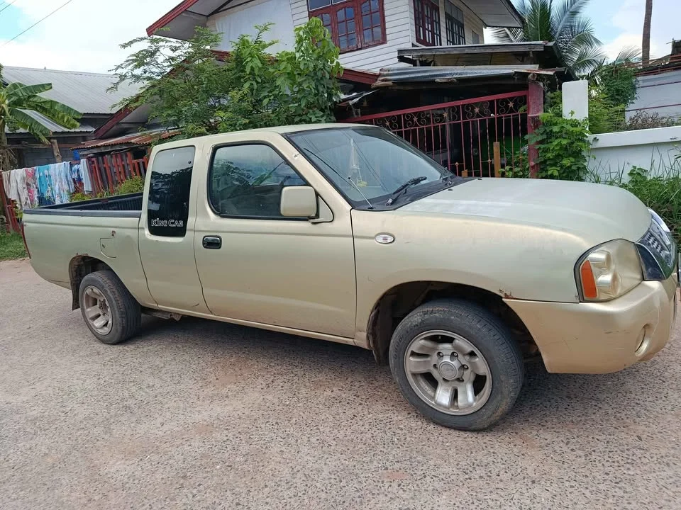 2004 Nissan Frontier I 2
