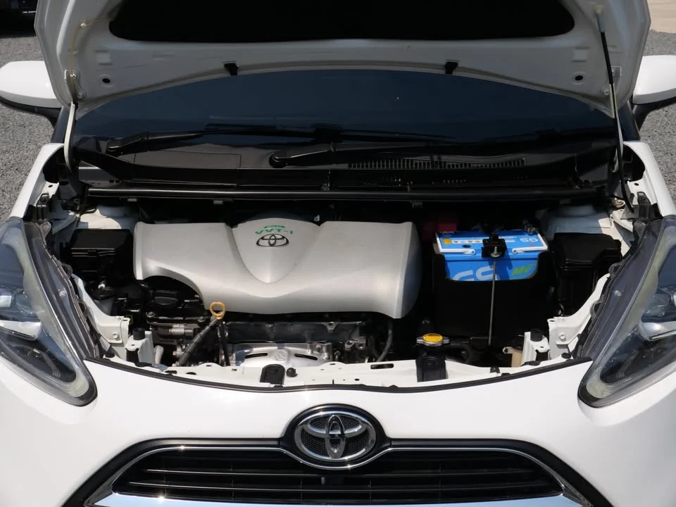 2017 Toyota Sienta II 2