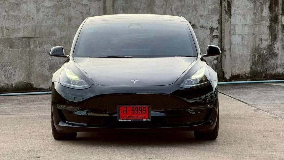 2023 Tesla Model 3 2